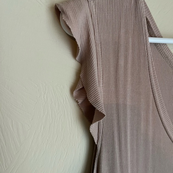 Cara Loren Ribbed Tan Top - Picture 3 of 5